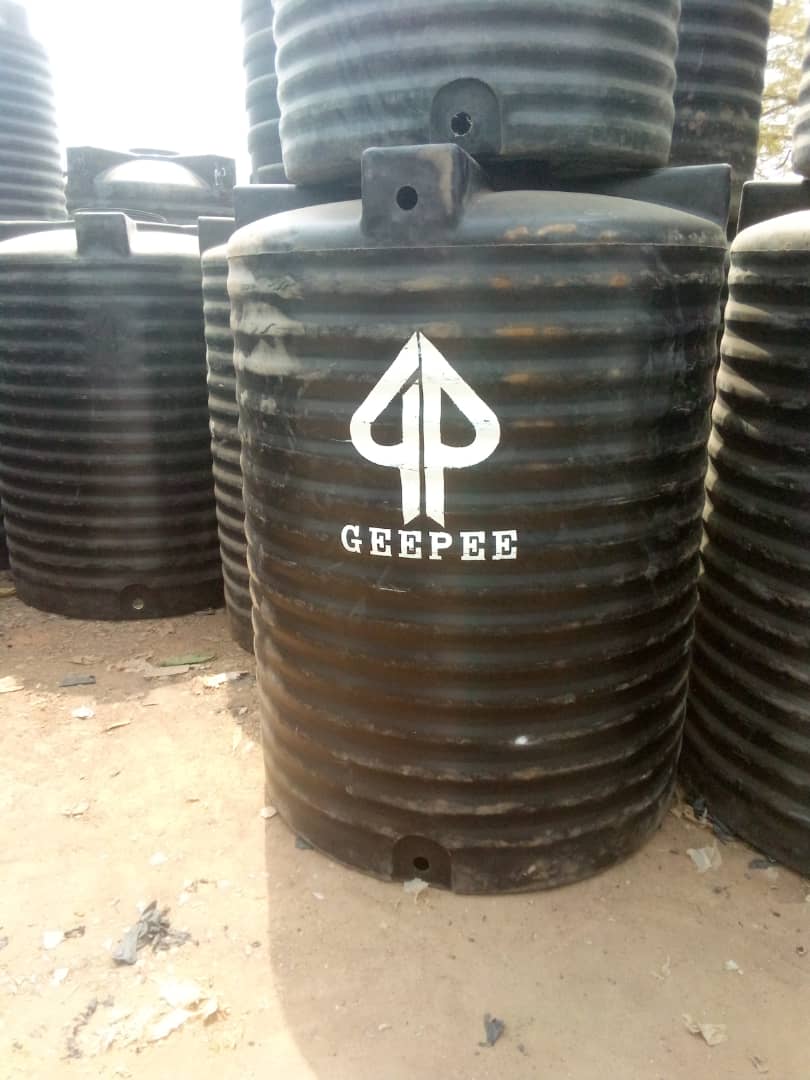 קנה Black Gee Pee Tank במקרה הטובקנה Black Gee Pee Tank במקרה הטוב  